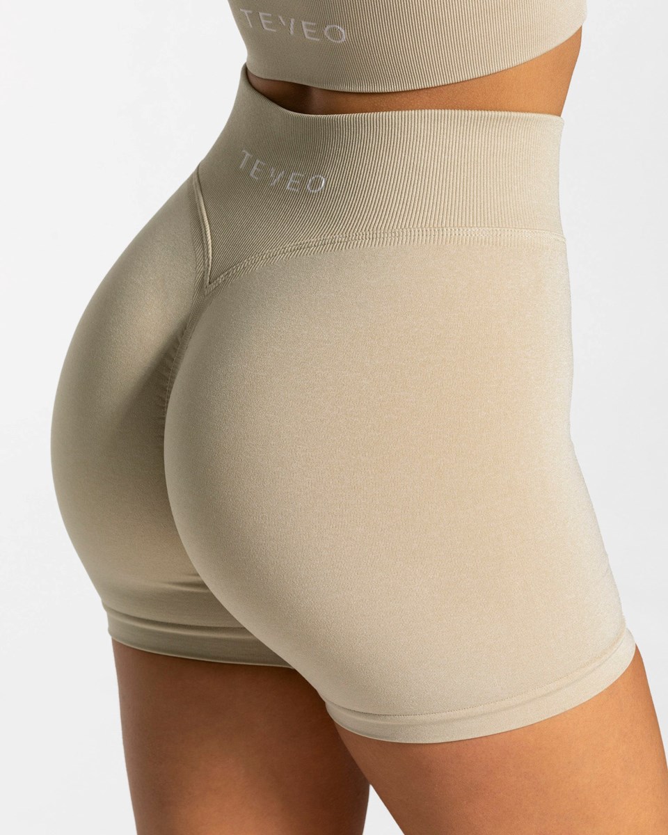 TEVEO Statement Scrunch Shorts Sand | 07483OATZ